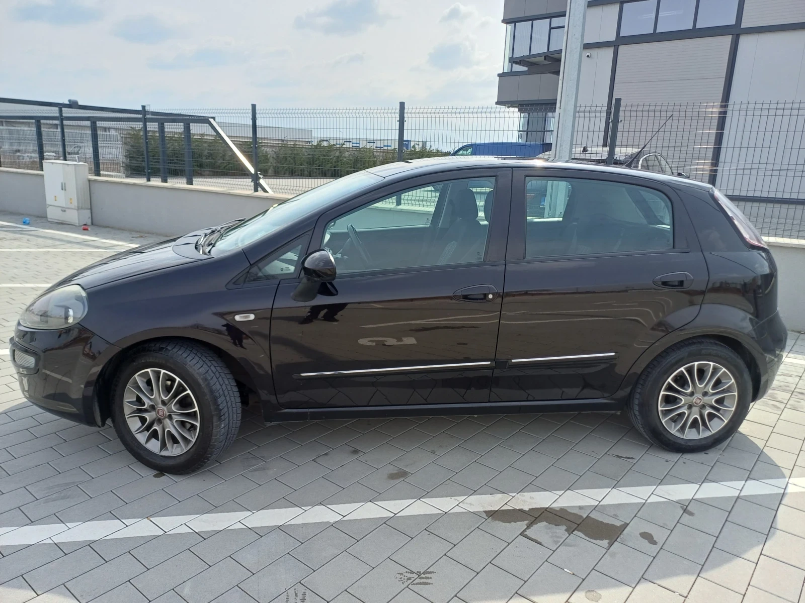 Fiat Punto GRANDE, снимка 5 - Автомобили и джипове - 54012986