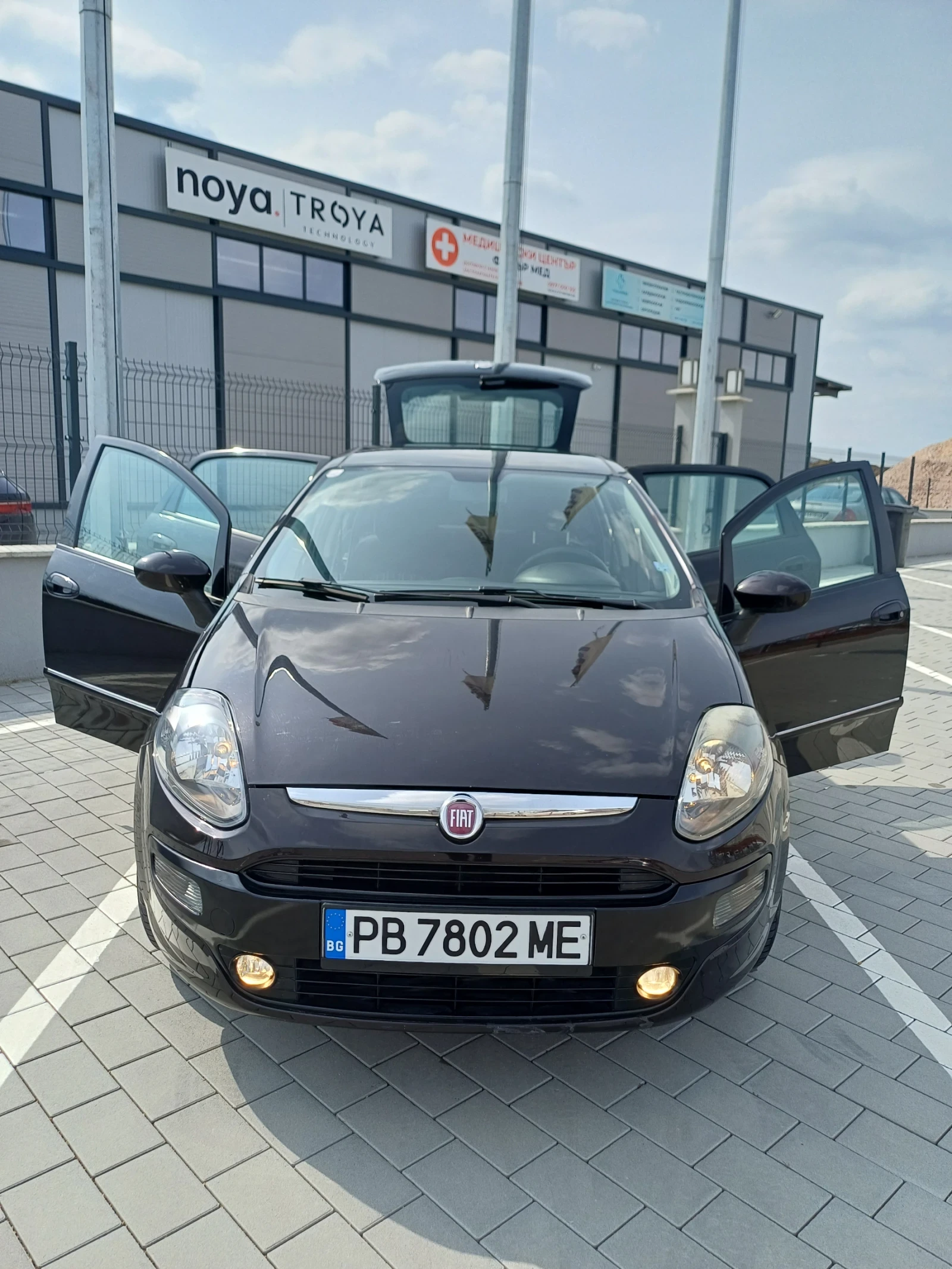 Fiat Punto GRANDE, снимка 4 - Автомобили и джипове - 54012986