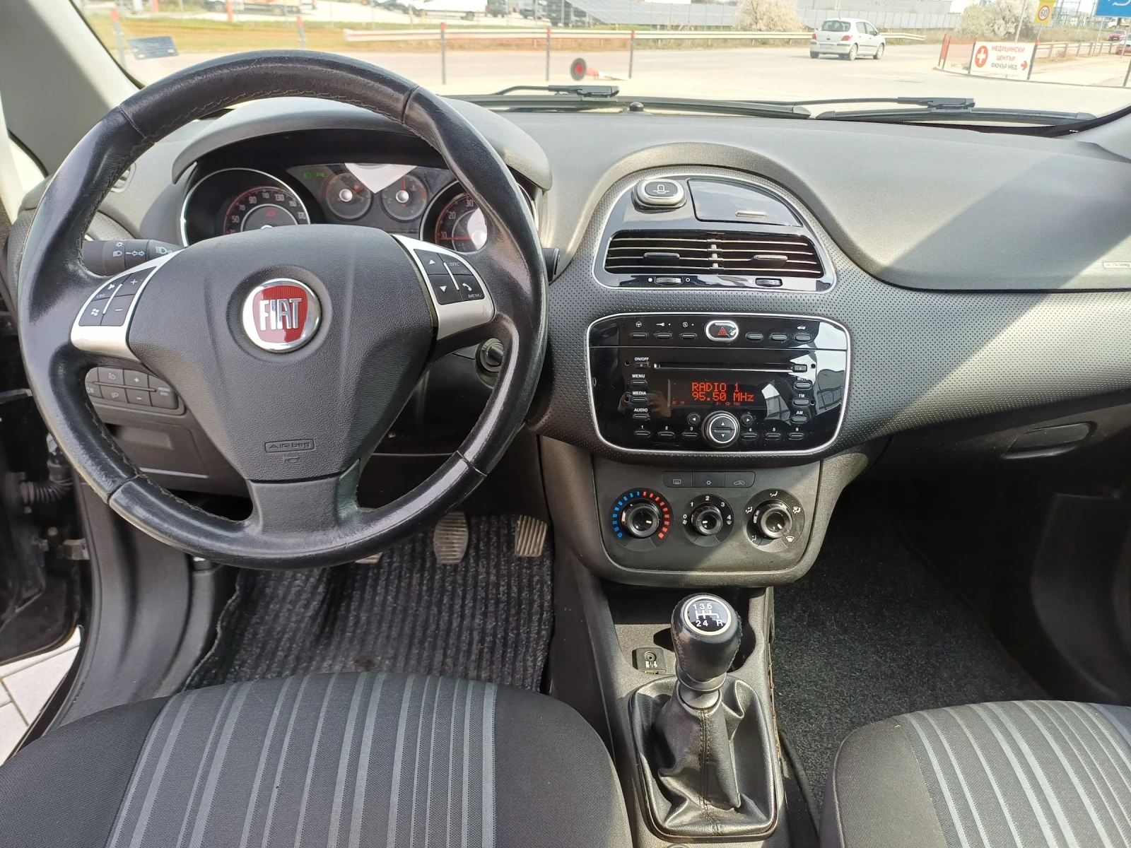 Fiat Punto GRANDE, снимка 10 - Автомобили и джипове - 54012986