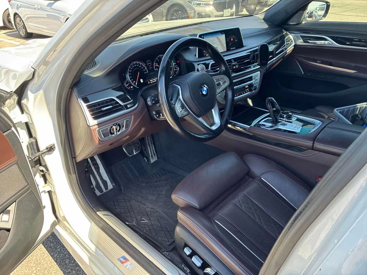 BMW 750 750i xDrive  CARFAX, снимка 5 - Автомобили и джипове - 54341223