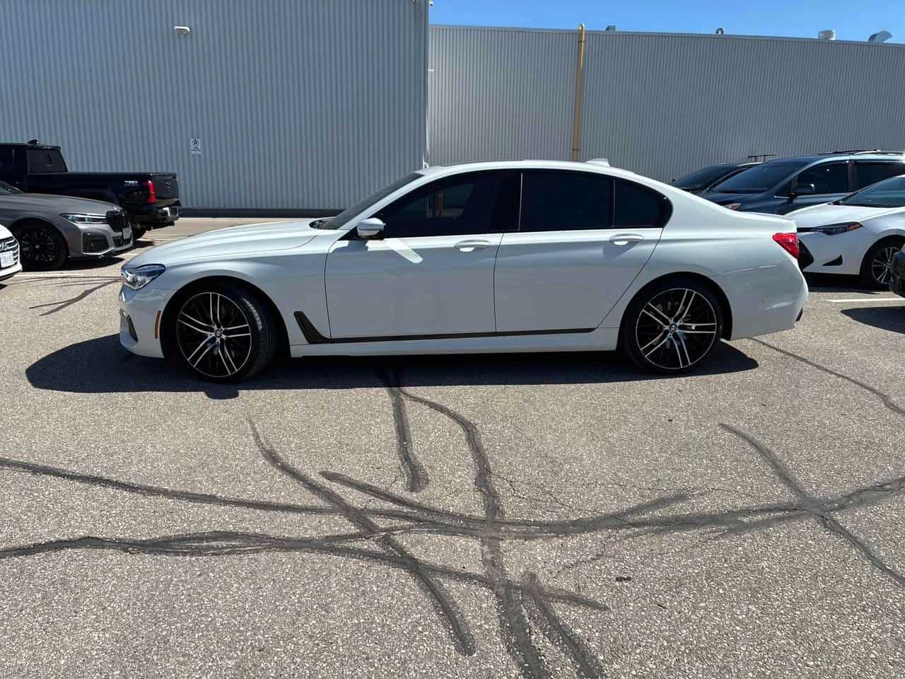 BMW 750 750i xDrive  CARFAX, снимка 2 - Автомобили и джипове - 54341223