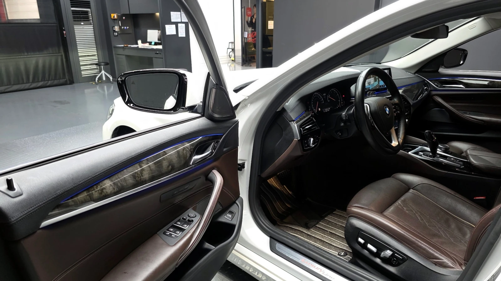 BMW 530 d Luxury Plus, снимка 11 - Автомобили и джипове - 55477690