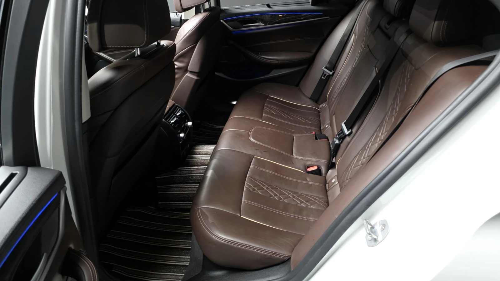BMW 530 d Luxury Plus, снимка 12 - Автомобили и джипове - 55477690