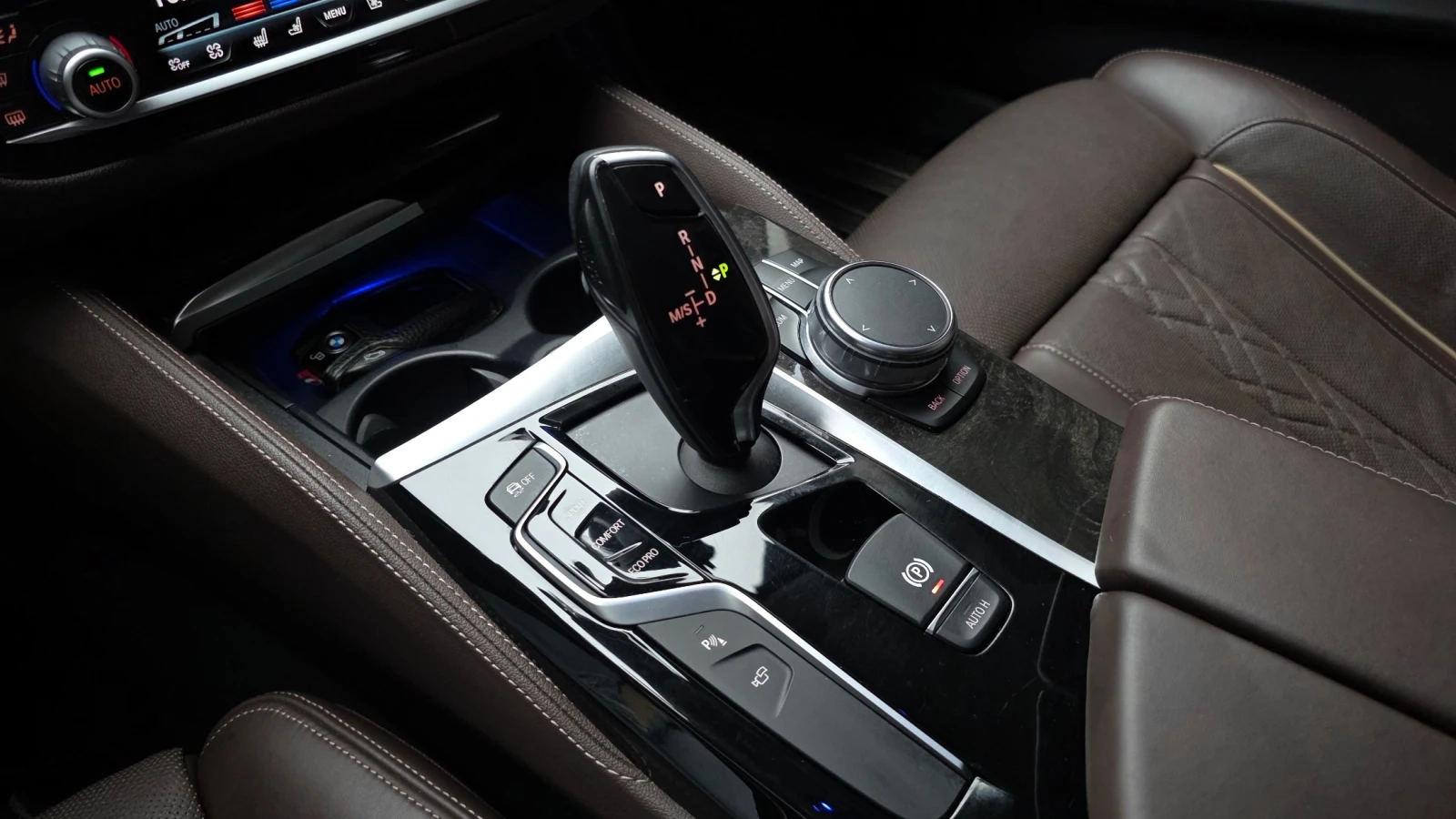 BMW 530 d Luxury Plus, снимка 10 - Автомобили и джипове - 55477690