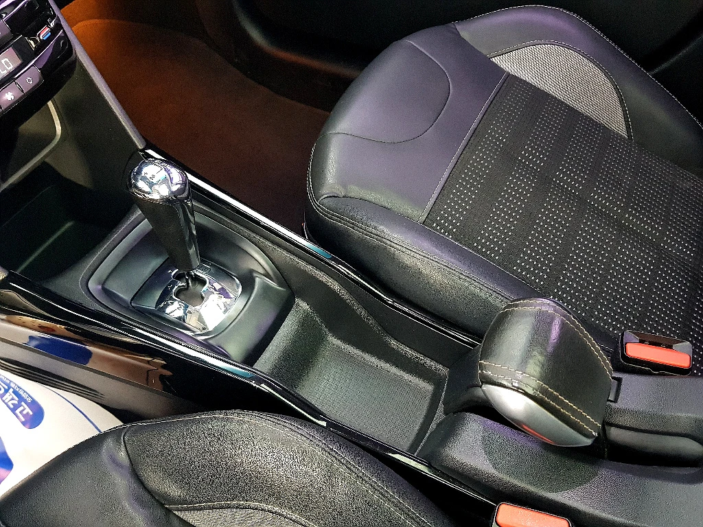 Peugeot 2008 1.6 BlueHDi* КРАЙНА ЦЕНА, снимка 9 - Автомобили и джипове - 55983865