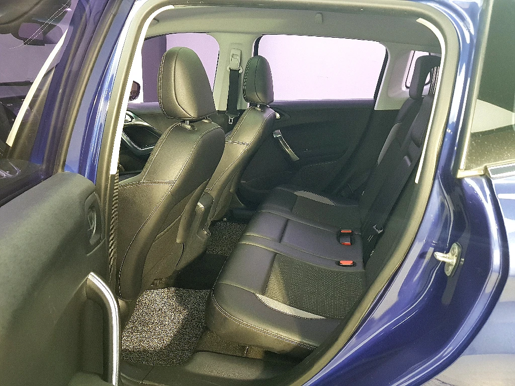 Peugeot 2008 1.6 BlueHDi* КРАЙНА ЦЕНА, снимка 11 - Автомобили и джипове - 55983865