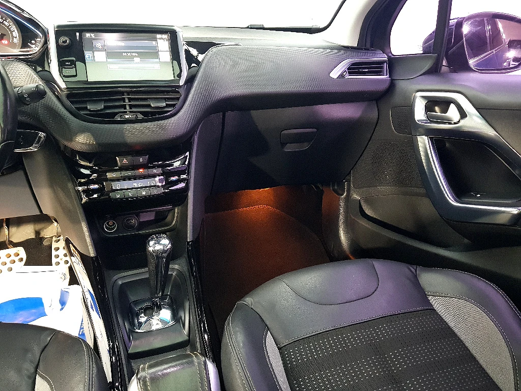 Peugeot 2008 1.6 BlueHDi* КРАЙНА ЦЕНА, снимка 12 - Автомобили и джипове - 55983865