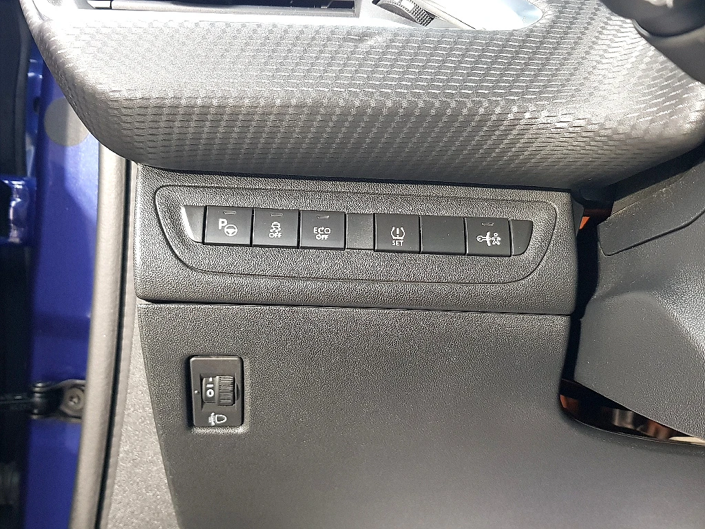 Peugeot 2008 1.6 BlueHDi* КРАЙНА ЦЕНА, снимка 15 - Автомобили и джипове - 55983865