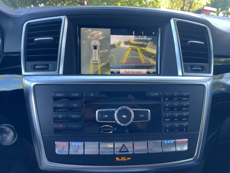 Mercedes-Benz GL 550 AMG/DESIGNO/FULL/360/DISTRONIC/7G+ , снимка 14 - Автомобили и джипове - 52668488