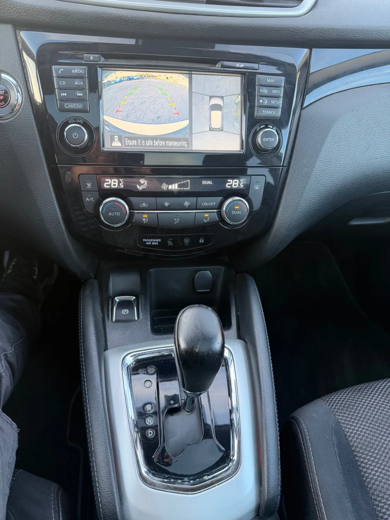 Nissan Qashqai 1, 6 d 360 automat tekna panorama, снимка 16 - Автомобили и джипове - 52538560