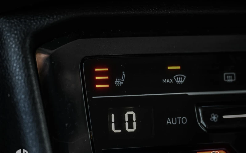 VW Tiguan PANO DIGITAL ПОДГРЕВ АВТОКРЕДИТ, снимка 15 - Автомобили и джипове - 52645389