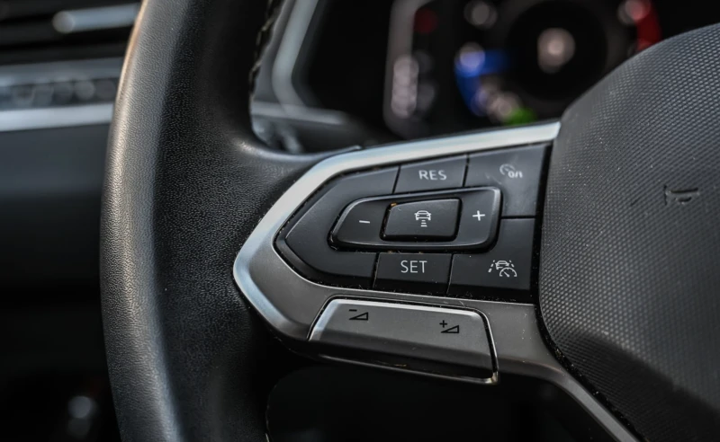 VW Tiguan PANO DIGITAL ПОДГРЕВ АВТОКРЕДИТ, снимка 10 - Автомобили и джипове - 52645389