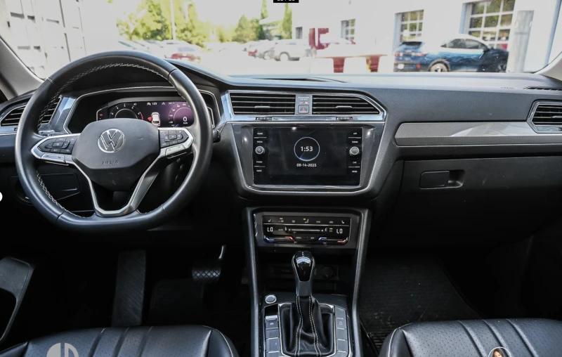 VW Tiguan PANO DIGITAL ПОДГРЕВ АВТОКРЕДИТ, снимка 9 - Автомобили и джипове - 52645389