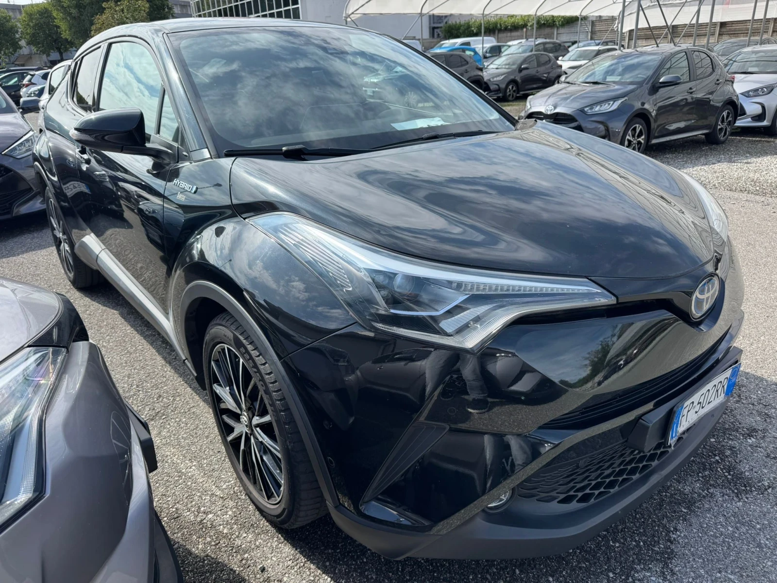 Toyota C-HR 1.8i Hybrid 90хил.км * EXCLUSIVE* FULL* ПЕРФЕКТЕН* - изображение 4