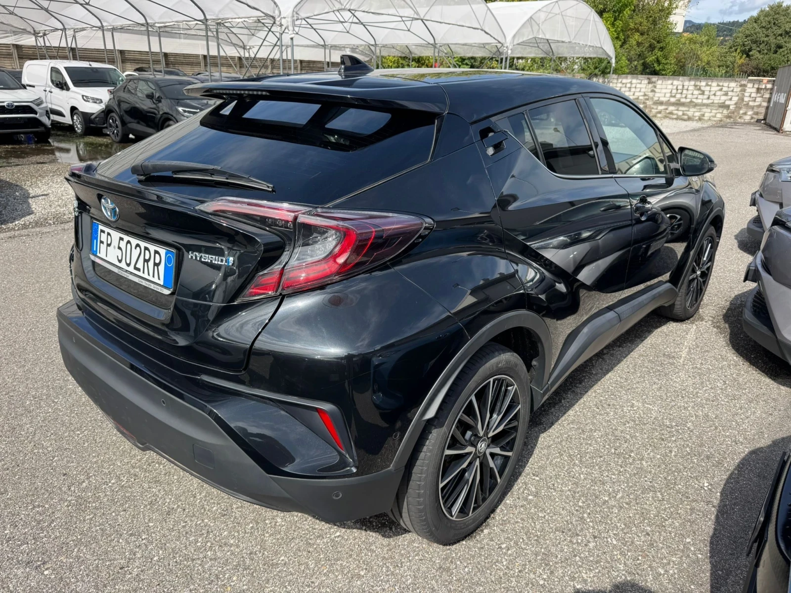 Toyota C-HR 1.8i Hybrid 90хил.км * EXCLUSIVE* FULL* ПЕРФЕКТЕН* - изображение 3