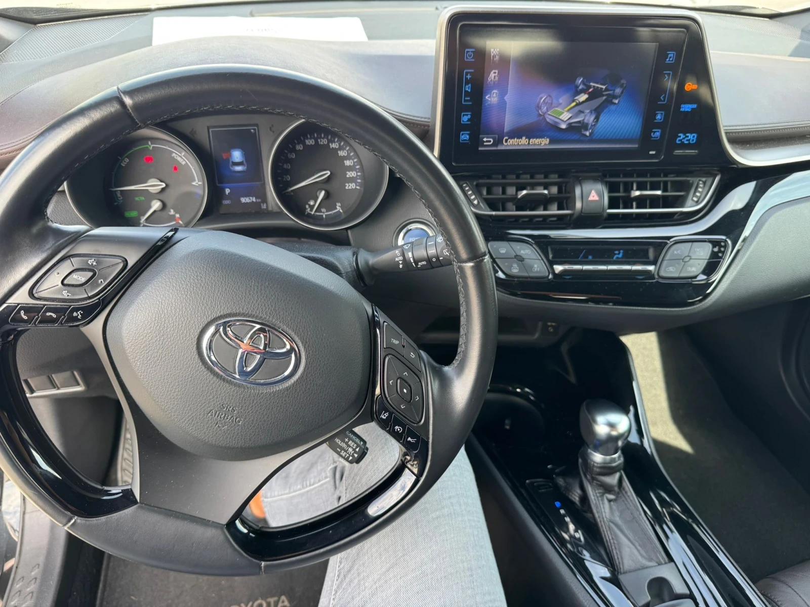 Toyota C-HR 1.8i Hybrid 90хил.км * EXCLUSIVE* FULL* ПЕРФЕКТЕН* - изображение 6