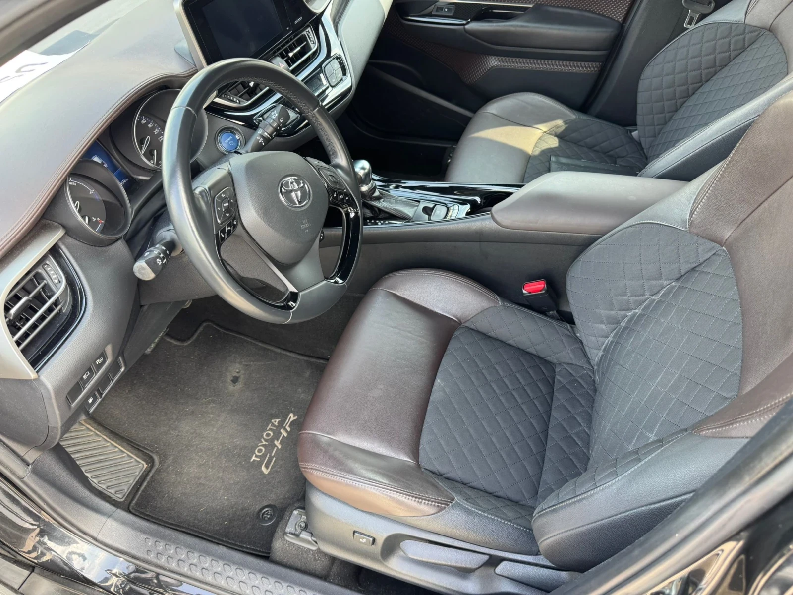 Toyota C-HR 1.8i Hybrid 90хил.км * EXCLUSIVE* FULL* ПЕРФЕКТЕН* - изображение 5