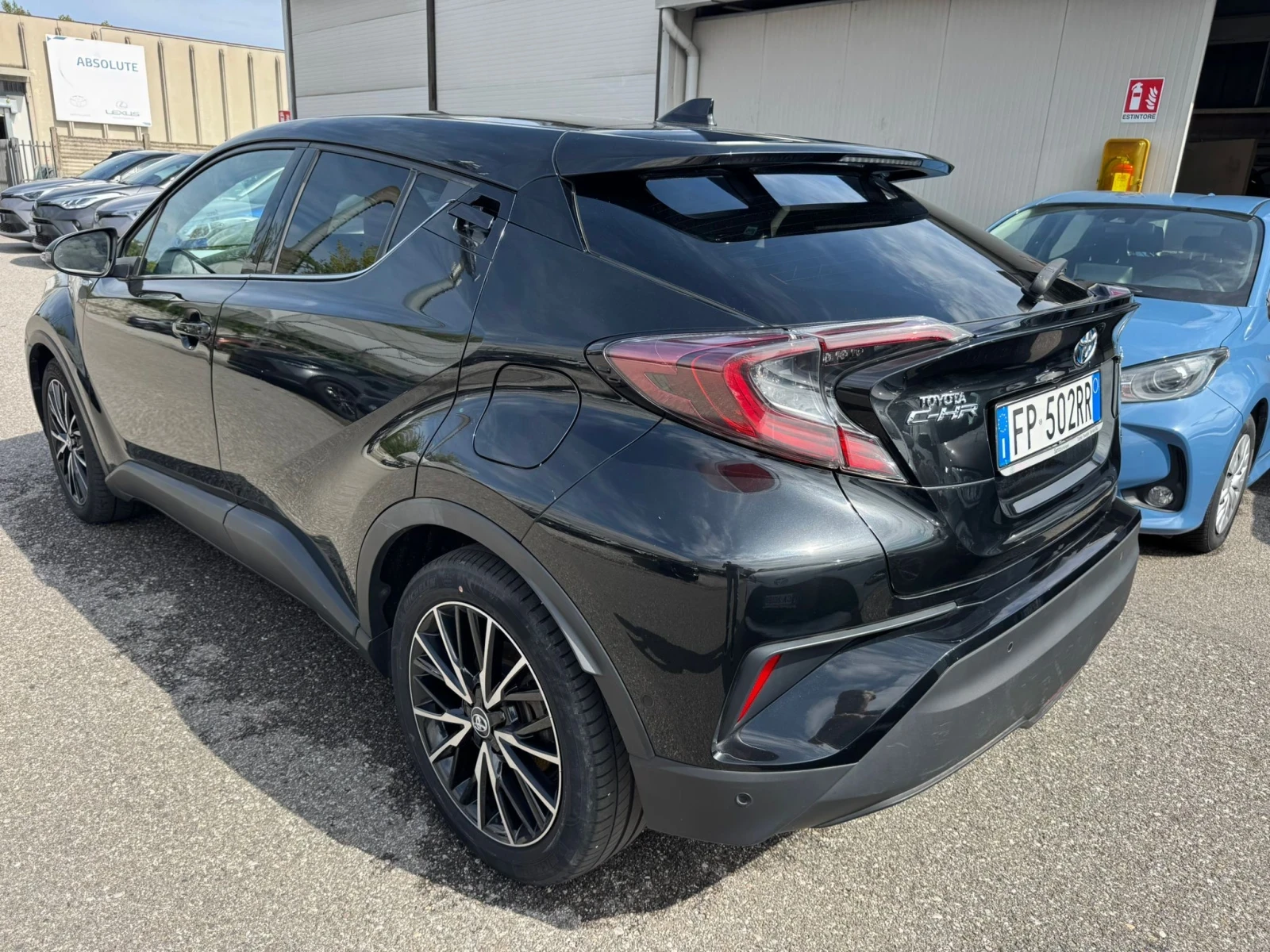 Toyota C-HR 1.8i Hybrid 90хил.км * EXCLUSIVE* FULL* ПЕРФЕКТЕН* - изображение 2