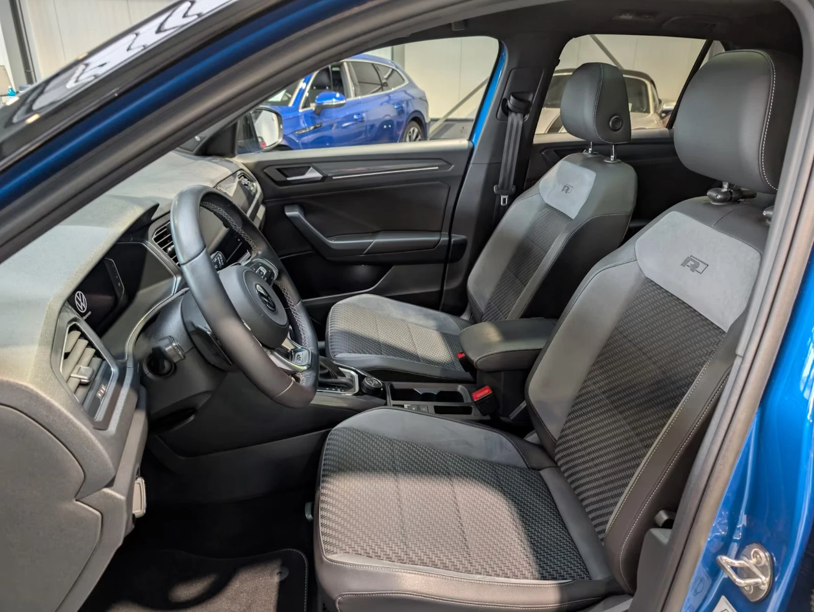 VW T-Roc 2.0TDI/150HP/R-LINE/4M/CAM/ACC/136z - изображение 10