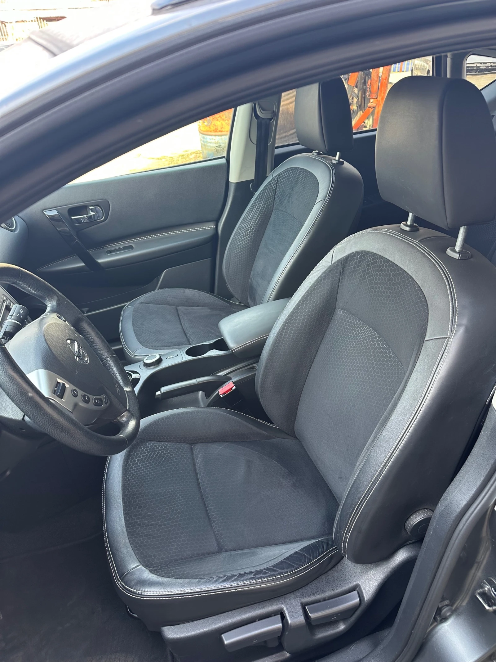 Nissan Qashqai 2.0 i автоматик 4х4, снимка 10 - Автомобили и джипове - 53877088