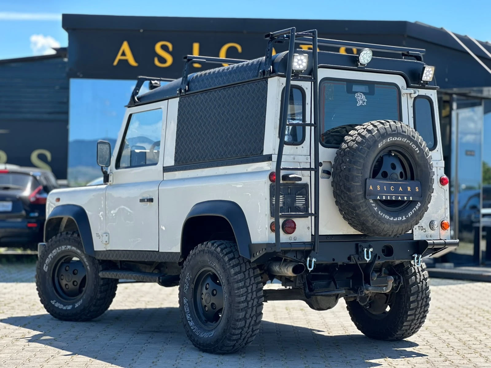 Land Rover Defender / БЕЗ ТОЧКА РЪЖДА / 2.5 ТD5 / УНИКАТ /, снимка 3 - Автомобили и джипове - 54931201