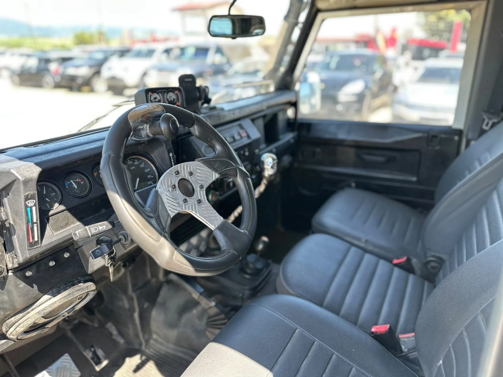Land Rover Defender / БЕЗ ТОЧКА РЪЖДА / 2.5 ТD5 / УНИКАТ /, снимка 12 - Автомобили и джипове - 54931201