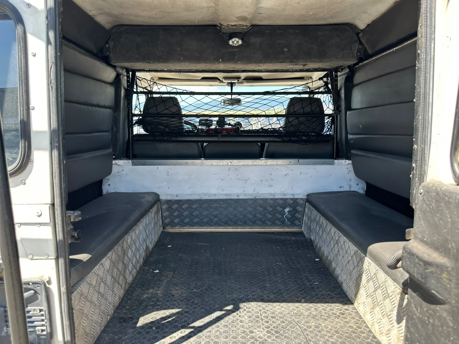 Land Rover Defender / БЕЗ ТОЧКА РЪЖДА / 2.5 ТD5 / УНИКАТ /, снимка 9 - Автомобили и джипове - 54931201