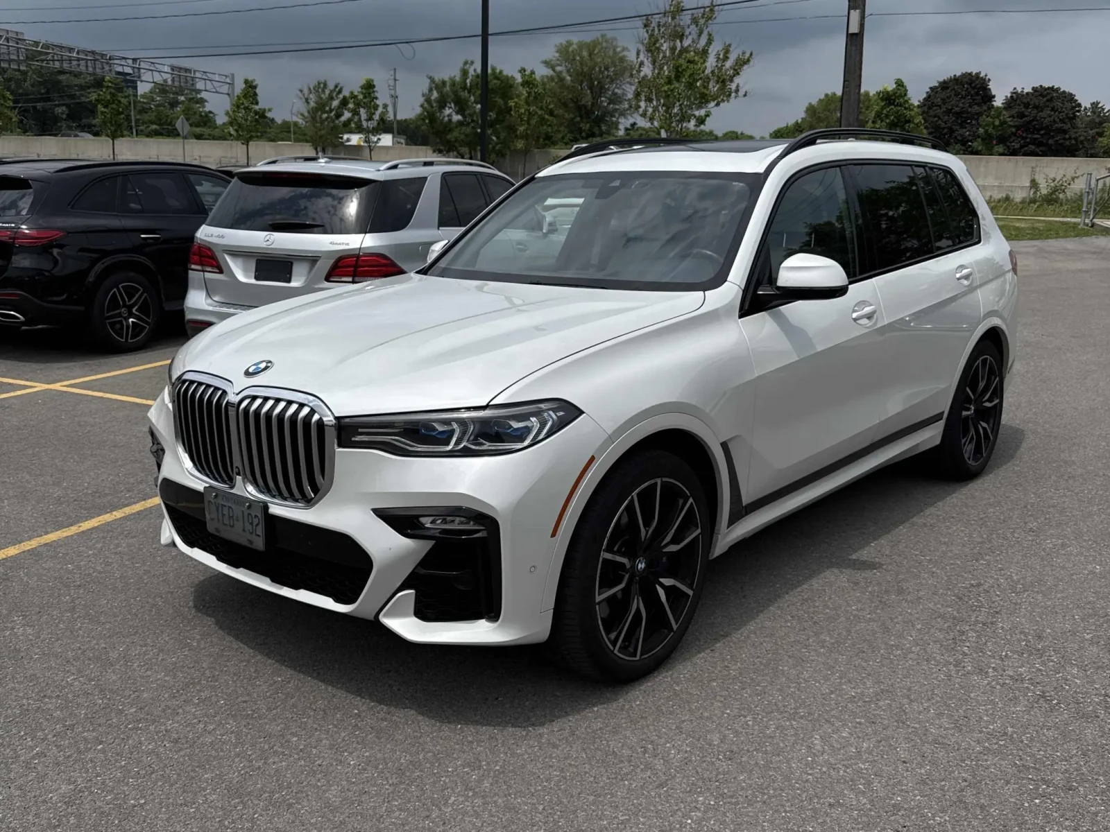BMW X7 Bowers & Wilkins* M50i V8* 360 к.* М-ПАКЕТ* ШИТО Т, снимка 2 - Автомобили и джипове - 54946399
