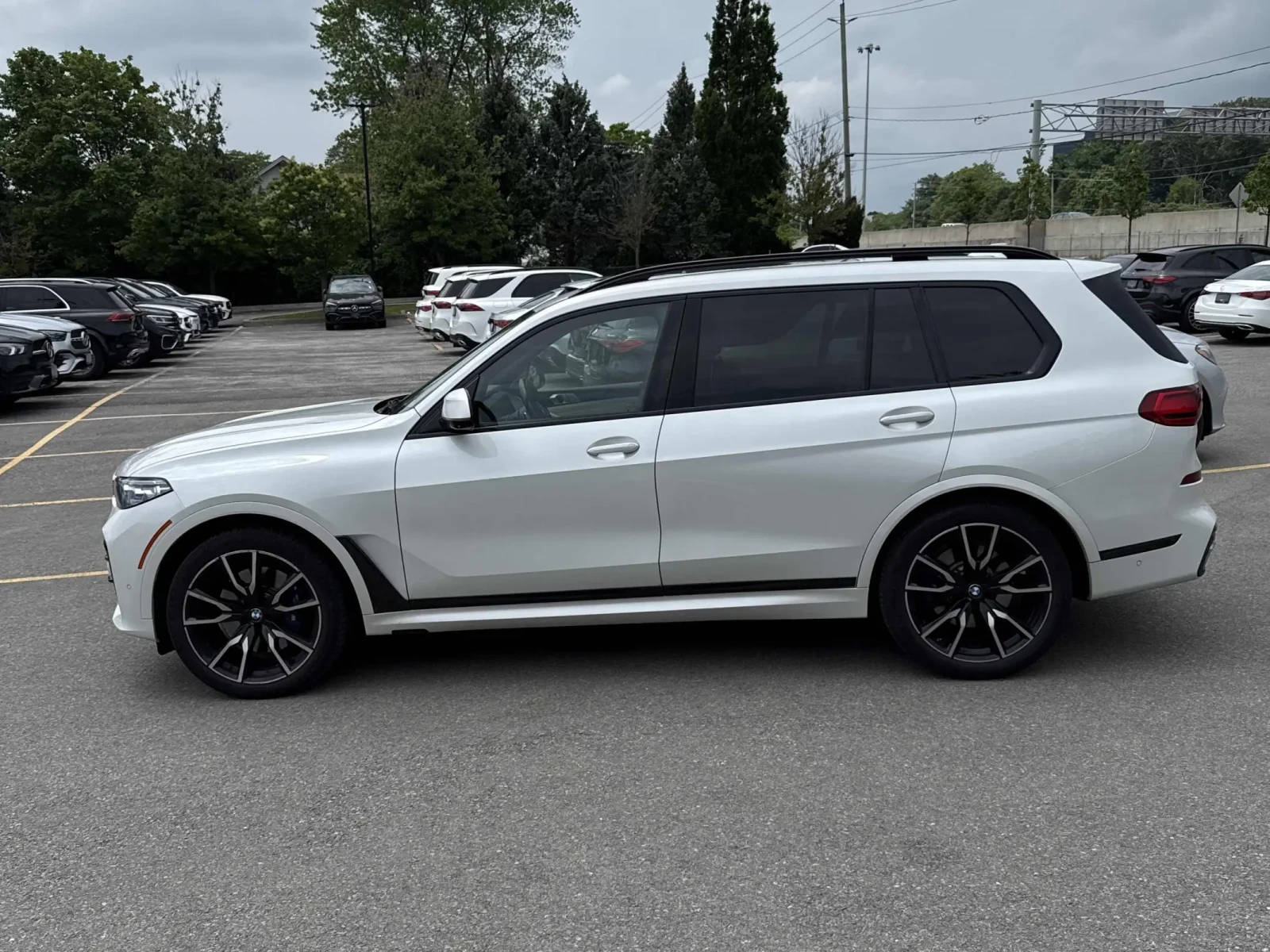 BMW X7 Bowers & Wilkins* M50i V8* 360 к.* М-ПАКЕТ* ШИТО Т, снимка 4 - Автомобили и джипове - 54946399