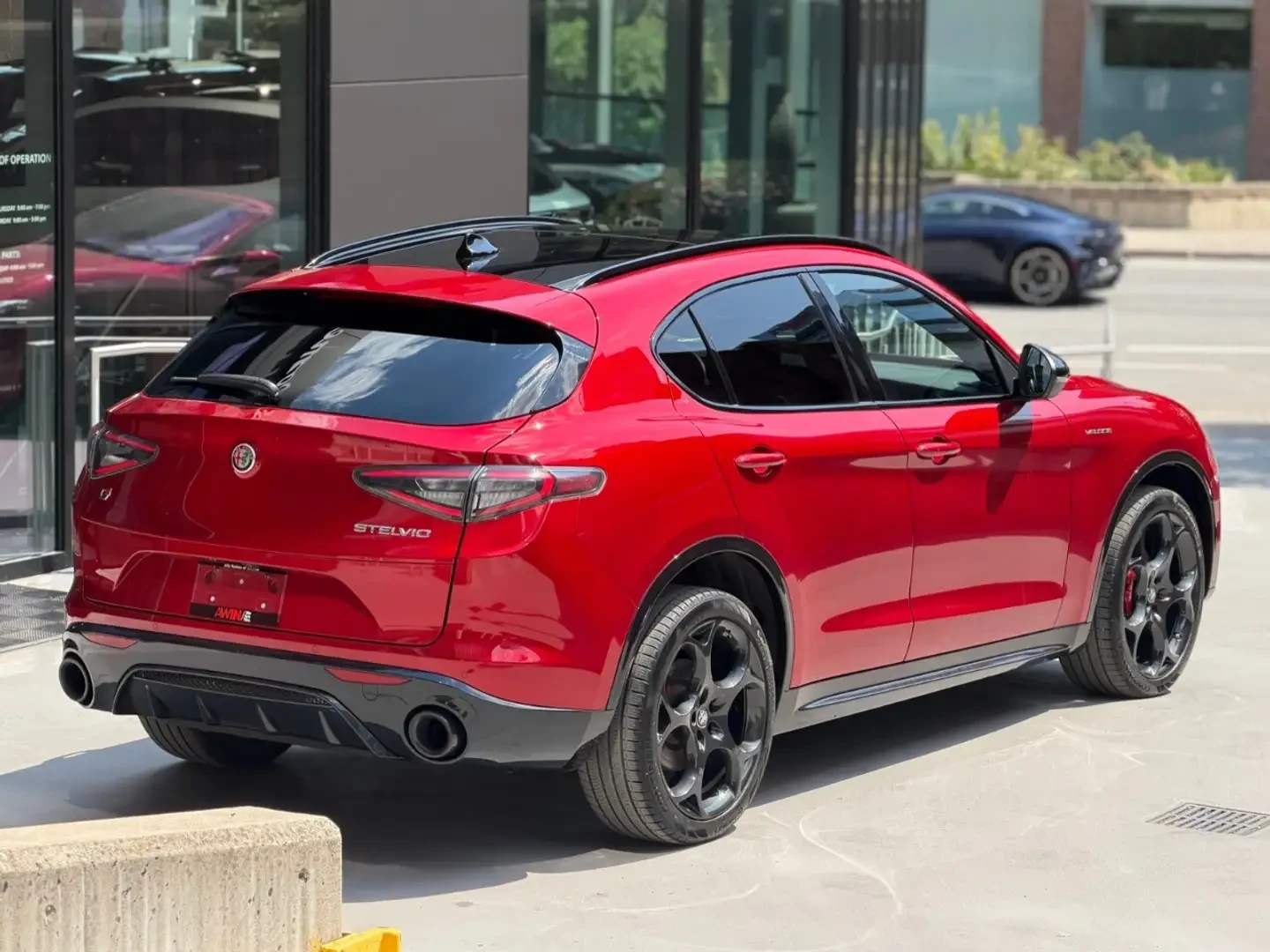 Alfa Romeo Stelvio Ex-Head Office Demo Clean Carfax Low Kms Veloce AW, снимка 5 - Автомобили и джипове - 55705085