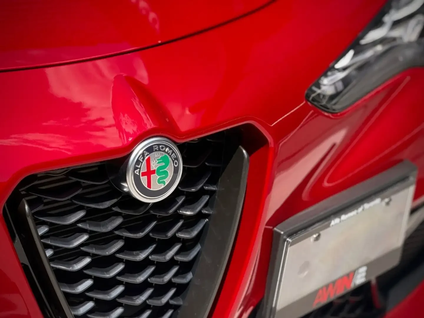 Alfa Romeo Stelvio Ex-Head Office Demo Clean Carfax Low Kms Veloce AW, снимка 3 - Автомобили и джипове - 55705085