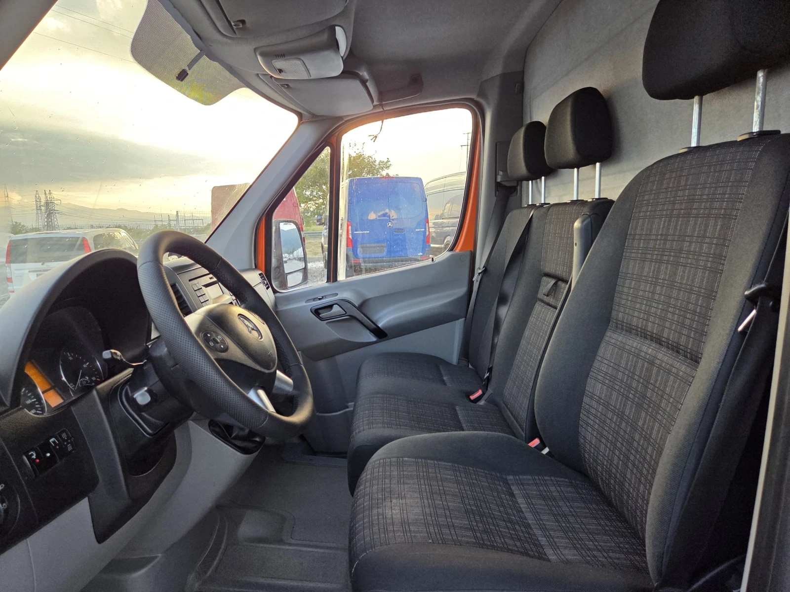 Mercedes-Benz Sprinter 319 Падащ Борд, Две Щори, Клима - изображение 9