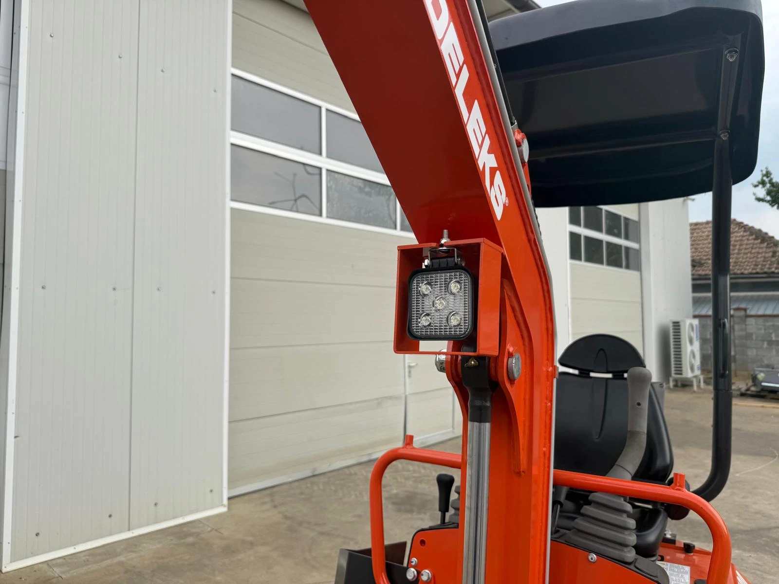      Deleks  M80 | Mobile.bg   13