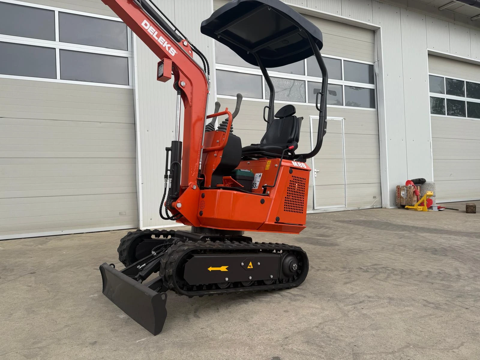      Deleks  M80 | Mobile.bg   15