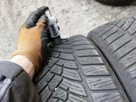 Гуми Зимни 245/40R18, снимка 4