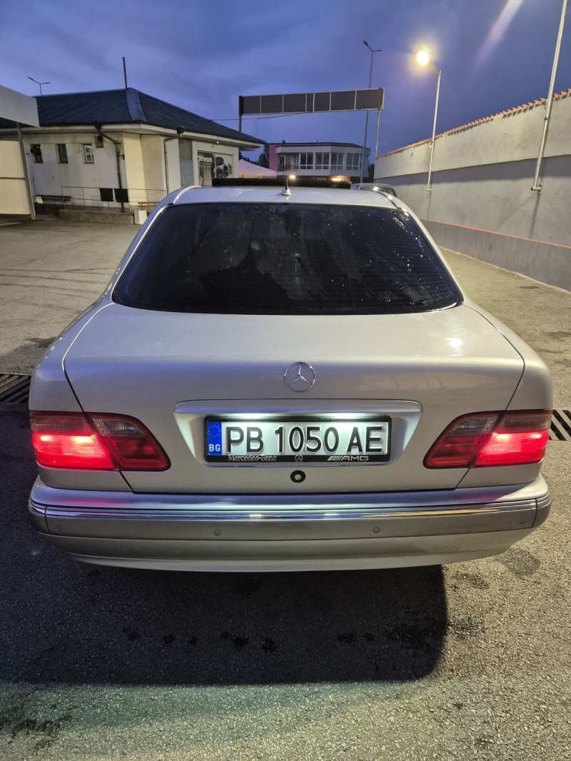 Mercedes-Benz E 280 2.8 204 кс, снимка 5 - Автомобили и джипове - 46060533