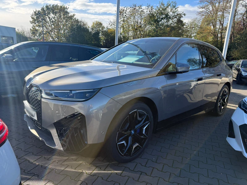BMW iX 50/xDRIVE/523HP/SPORT/360/H&K/SKYLONGE/119h, снимка 5 - Автомобили и джипове - 52201617