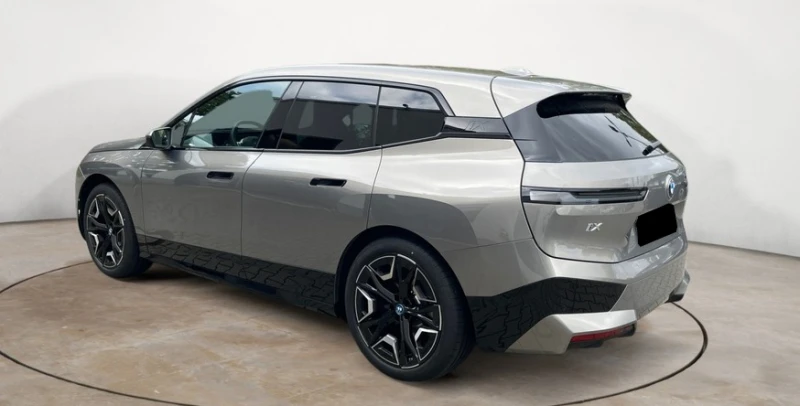 BMW iX 50/xDRIVE/523HP/SPORT/360/H&K/SKYLONGE/119h, снимка 2 - Автомобили и джипове - 52201617