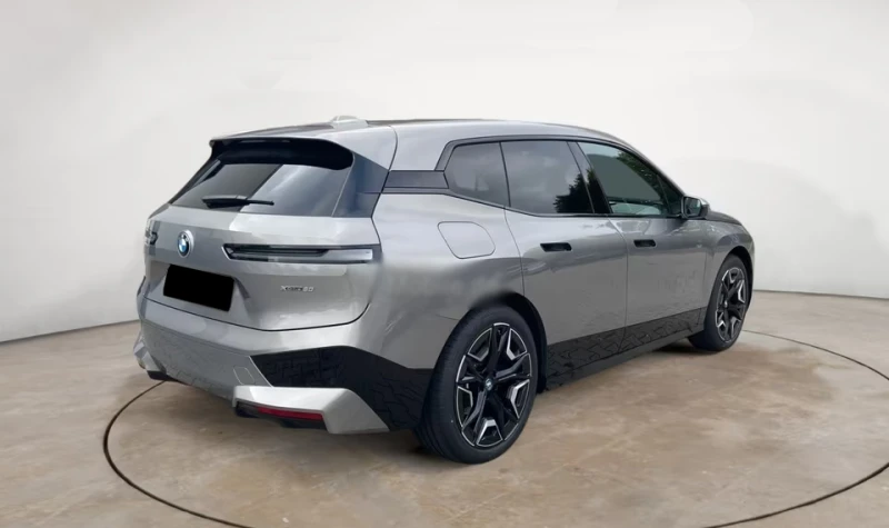 BMW iX 50/xDRIVE/523HP/SPORT/360/H&K/SKYLONGE/119h, снимка 3 - Автомобили и джипове - 52201617