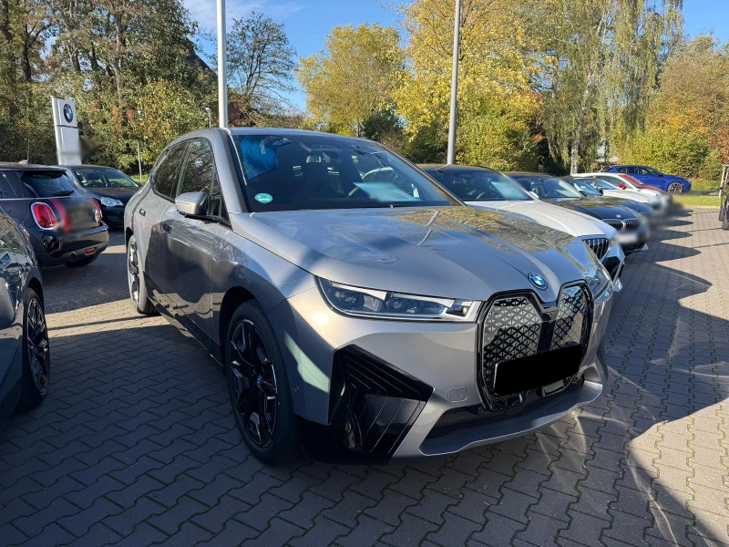 BMW iX 50/xDRIVE/523HP/SPORT/360/H&K/SKYLONGE/119h, снимка 8 - Автомобили и джипове - 52201617