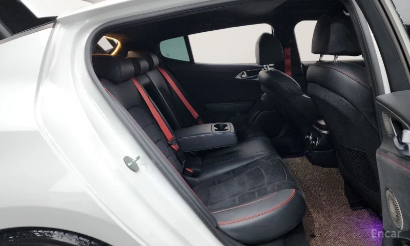 Kia Stinger, снимка 12 - Автомобили и джипове - 53305043