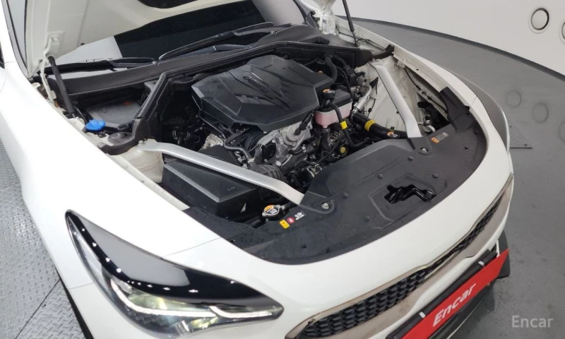 Kia Stinger, снимка 6 - Автомобили и джипове - 53305043