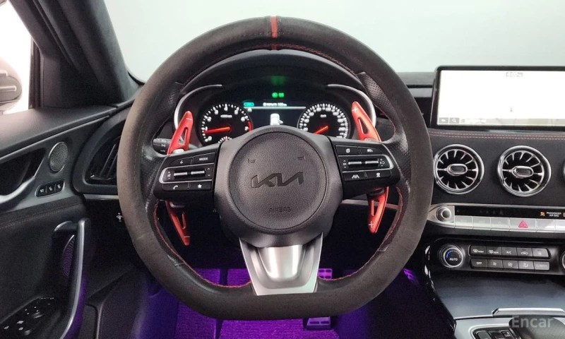 Kia Stinger, снимка 13 - Автомобили и джипове - 53305043