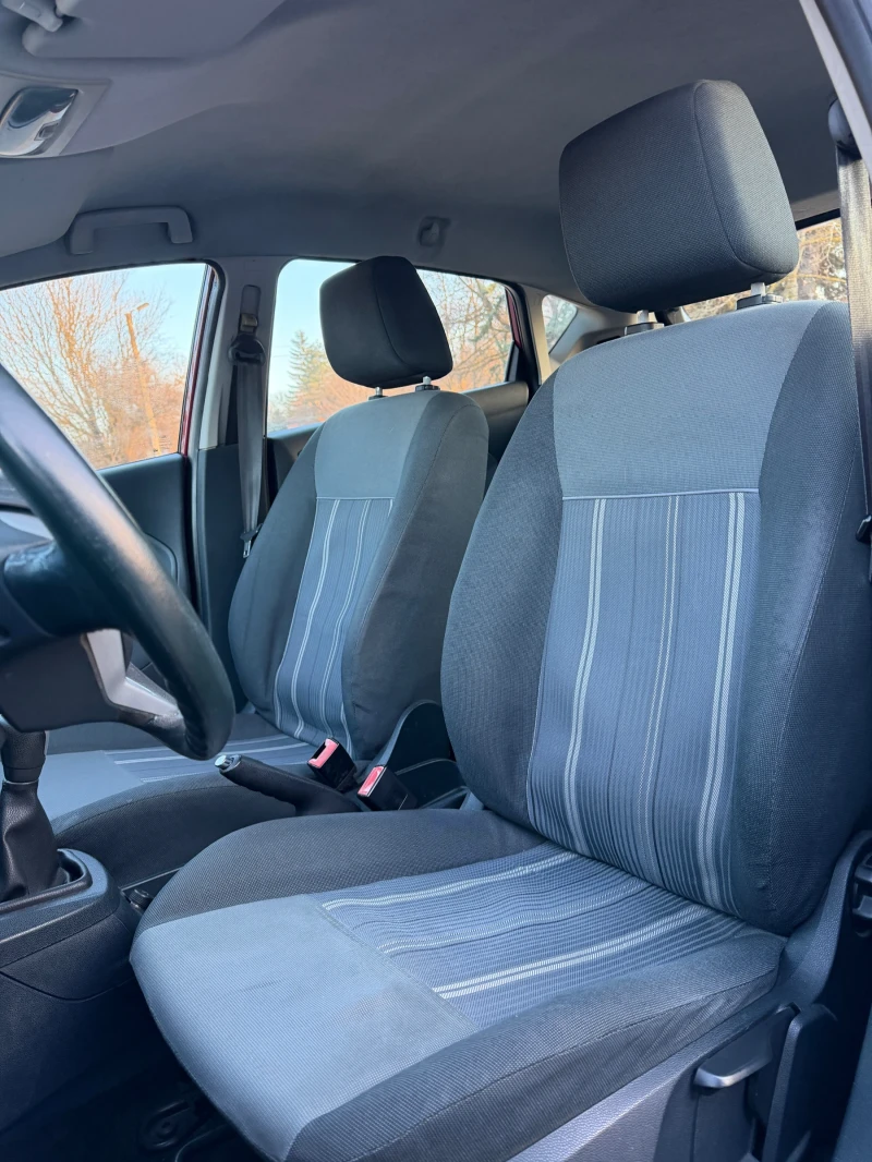 Ford Fiesta 1.4 фабрична газ, снимка 9 - Автомобили и джипове - 53542603