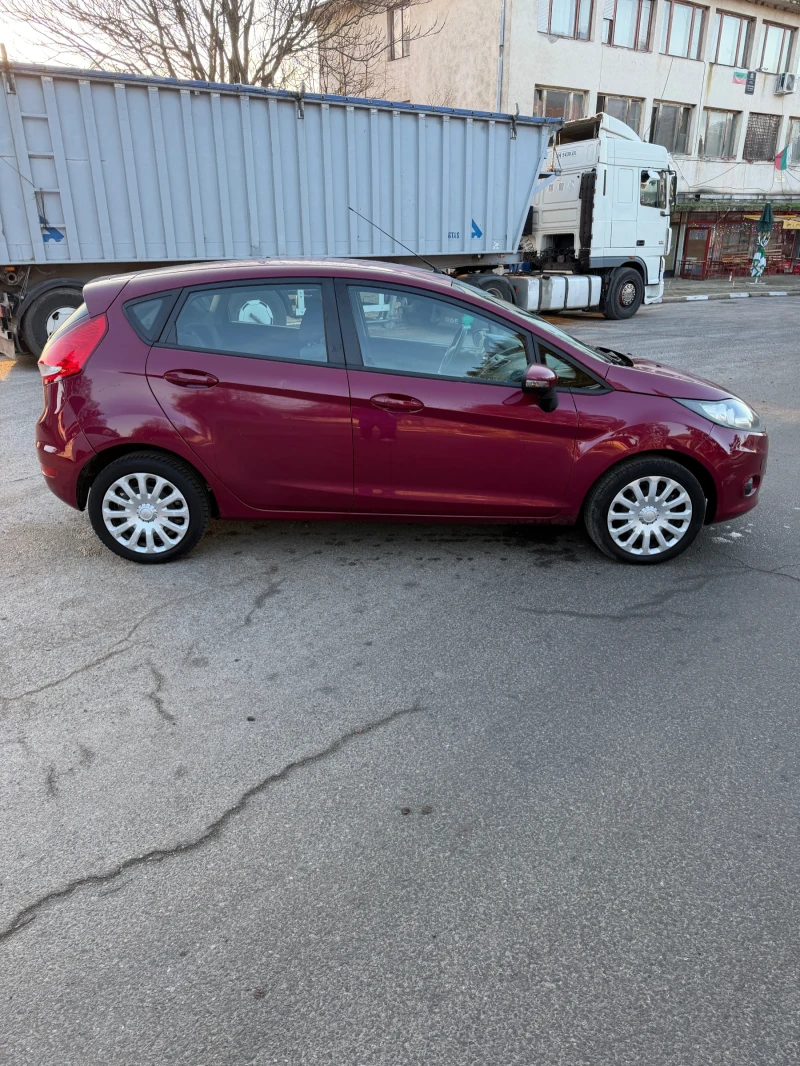 Ford Fiesta 1.4 фабрична газ, снимка 2 - Автомобили и джипове - 53542603