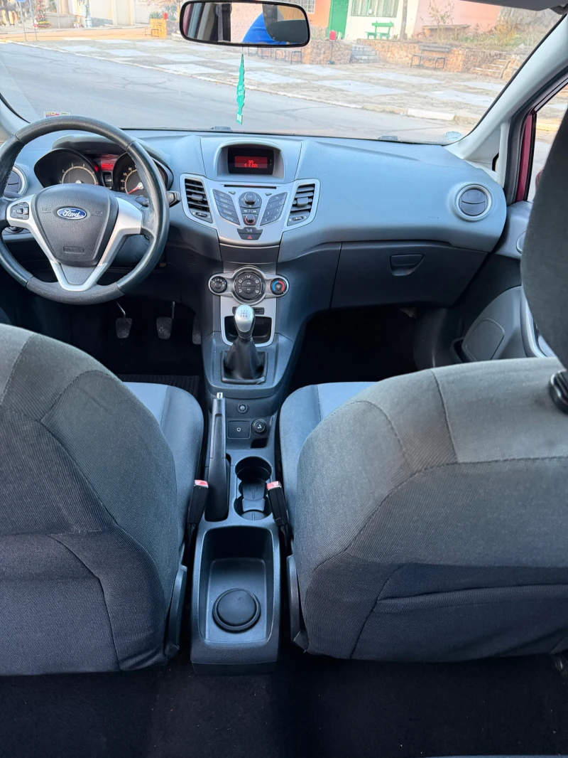 Ford Fiesta 1.4 фабрична газ, снимка 11 - Автомобили и джипове - 53542603