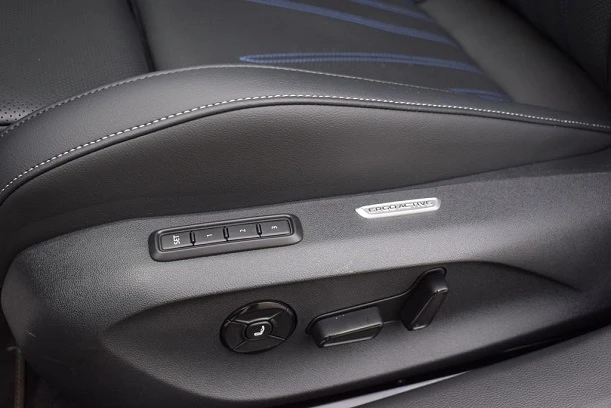 VW Passat Variant 2.0 TDI = R-Line = �������� | Mobile.bg � ����������� 4