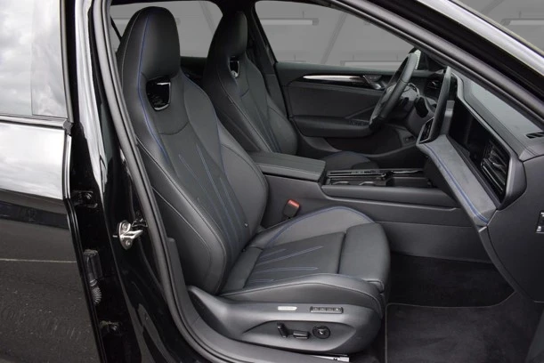 VW Passat Variant 2.0 TDI = R-Line = �������� | Mobile.bg � ����������� 9