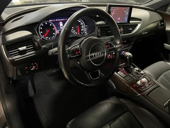 Audi A7 3.0T * S LINE * Technik * BOSE * CARFAX, снимка 10 - Автомобили и джипове - 54904947
