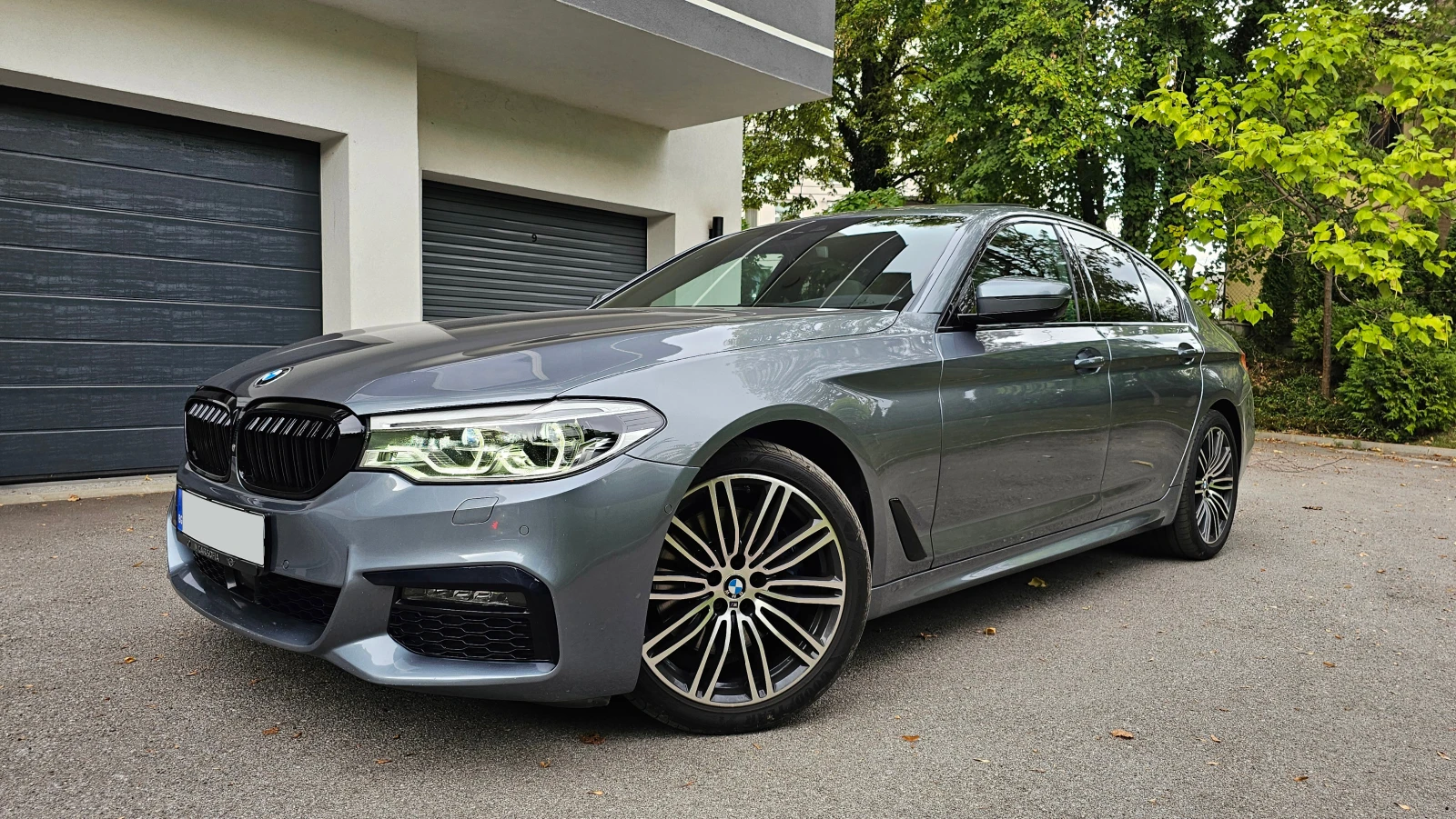 BMW 530 D M-Sport X Drive - изображение 2